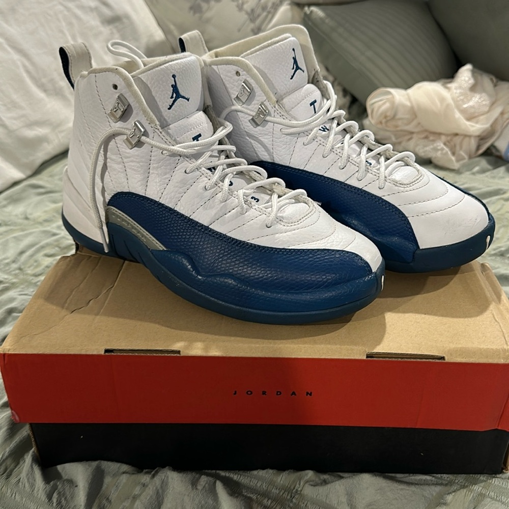 🔥FINAL🔥navy and white Air Jordan 12 Retro men's 8😘Pics show like new bottom.